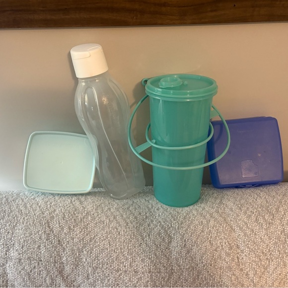 Tupperware Blue Square Container - Picture 4 of 4